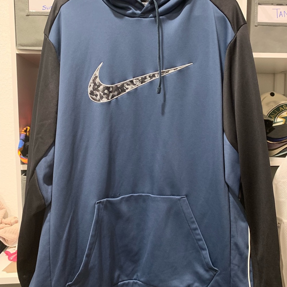Men’s Nike therma-fit hoodie
